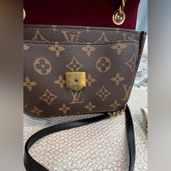 Authentic Louis Vuitton Monogram Passy Crossbody/Shoulder Bag - Picture 11 of 16